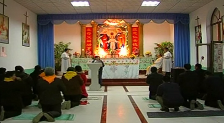 Así viven los católicos clandestinos en China: El padre Pedro celebra la misa y confiesa en secreto en 23 pueblos