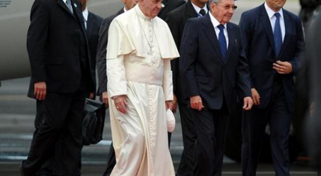 El Papa a su llegada a Cuba ante Raúl Castro: «El mundo necesita reconciliación en esta atmósfera de tercera guerra mundial»