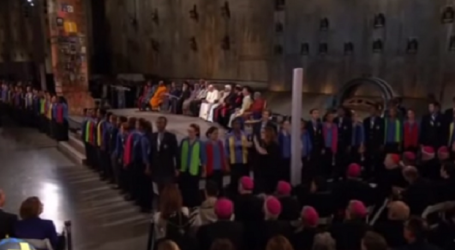 “Que haya paz en la tierra”, la canción en la Zona Cero con el Papa Francisco interpretada por Young People’s Chorus