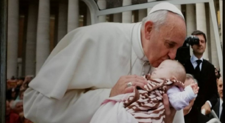 Ave Cassidy, bebé de 3 meses, fue bendecida por el Papa Francisco y su corazón sanó de grave mal congénito