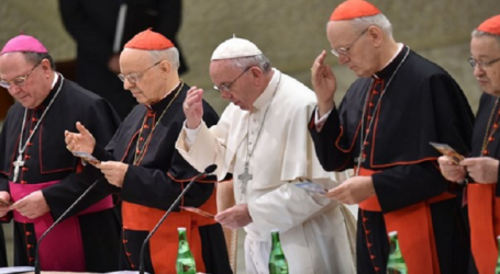 Papa Francisco al celebrar los 50 años del Sínodo: «En la Iglesia la única autoridad es el servicio y el único poder la cruz»