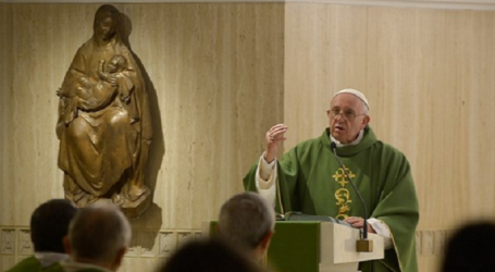 Papa Francisco en homilía en Santa Marta: «Es triste ver a cristianos, monjas, sacerdotes y obispos apegados al dinero»