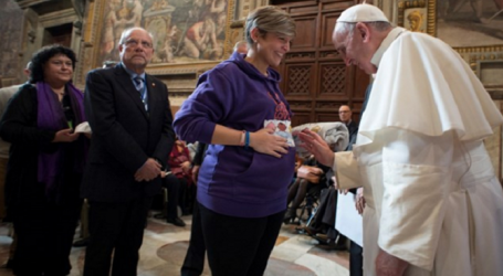 Papa Francisco al Congreso de Ayuda a la Vida: «Cuando a la mujer se le ofrece un apoyo concreto triunfa el amor, la vida y la maternidad»