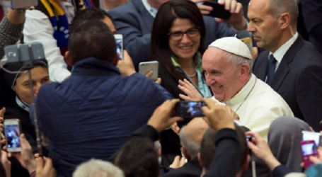 Papa Francisco a maestros católicos: “Educadores mal pagados… necesitamos educar en humanidad el mundo”