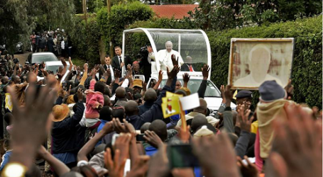 Papa Francisco en el barrio marginal de Kangemi, en Nairobi: “Las «tres T»: tierra, techo y trabajo. No es filantropía, es una obligación de todos”