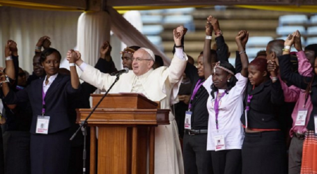 Papa a los jóvenes de Kenia: «¡No le tomen el gusto a ese azúcar que se llama corrupción!»