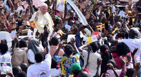Papa Francisco a jóvenes de Uganda: «Les pido estas tres cosas: Superar las dificultades, transformar lo negativo en positivo y oración a Jesús que lo puede todo»