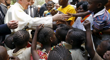 Papa Francisco a los refugiados en Bangui: “Nosotros debemos trabajar y orar y hacer de todo por la paz”