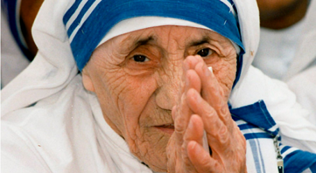 El Papa aprueba el milagro de la recuperación instantánea de un coma y decreta la canonización de Madre Teresa de Calcuta