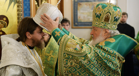 Gueorgiy Shevkunov sin estar bautizado hacía espiritismo y los espíritus le invitaban al suicidio: buscó ayuda y hoy es obispo