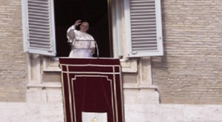 Papa Francisco en el Ángelus: «Los Magos nos enseñan a no contentarnos con la mediocridad, sino a buscar el sentido de las cosas»