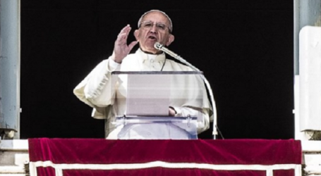 Papa Francisco en el Ángelus: «Dios Padre siempre espera nuestra conversión cuando nos equivocamos»