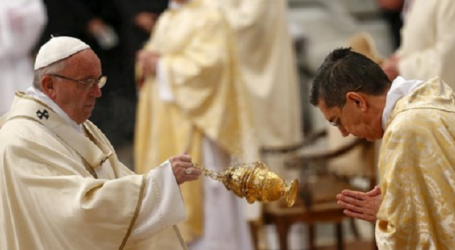 Papa Francisco a los dos Obispos que ha ordenado en la solemnidad de san José: «Sean servidores y miren a los ojos para ver el corazón»