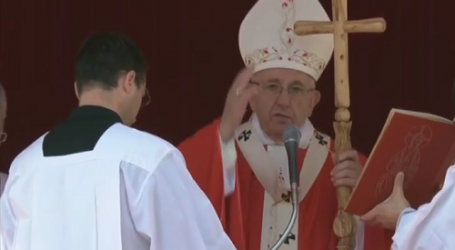 Papa Francisco en el Ángelus: «Saludo a todos los jóvenes del mundo. Espero que puedan venir en gran número a Cracovia a la JMJ»