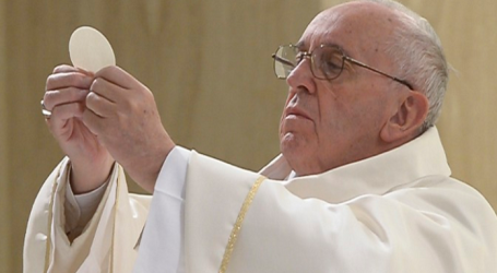 Papa Francisco en homilía en Santa Marta: «A un corazón humilde, Dios da siempre la gracia de levantarse con dignidad»