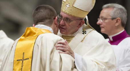 Papa Francisco a los 11 nuevos sacerdotes que ha ordenado: «Sean muy misericordiosos. Enseñen lo que crean y practiquen lo que enseñan»