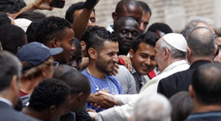 Papa Francisco en vídeo mensaje al Centro Astalli: «Cada refugiado que llama a nuestras puertas tiene el rostro de Dios, es carne de Cristo»