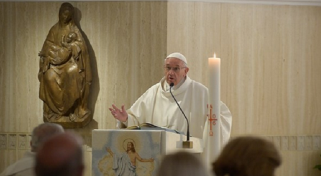 Papa Francisco en homilía en Santa Marta: «en la Iglesia, aún hoy resistencias al Espíritu, pero Él vence»