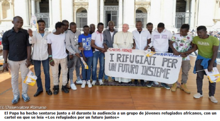Papa Francisco en la Audiencia General acompañado por refugiados: «El cristiano no excluye a nadie, hace sitio para todos, deja venir a todos»