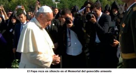El Papa reza en el memorial de Tzitzernakaberd: «Nunca más tragedias como esta. Que la humanidad no se olvide y sepa vencer con el bien el mal»