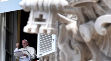 Papa Francisco reza en el Ángelus por las víctimas y condena el atentado de Turquía: «Que el Señor convierta los corazones de los violentos»