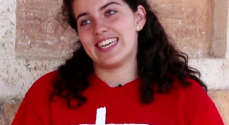 Teresa García Serrano, 18 años: «Voy al Instituto y llevo el Rosario en la mano, lo he regalado a amigos y explico que es y para qué sirve»