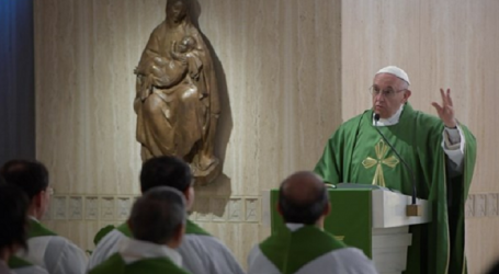 Papa Francisco en homilía en Santa Marta: «Evangelizar no es una función, no es proselitismo, es testimonio de vida»