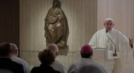 Papa Francisco en homilía en Santa Marta: «Rechazar la religión del aparentar y seguir el camino de Jesús, la humildad, la humillación»