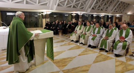Papa Francisco en homilía en Santa Marta: «No caer en la hipocresía, esquizofrenia espiritual: se dice una cosa y se hace otra»
