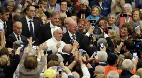 Papa Francisco a 7 mil abuelos: «Contrarrestar la cultura nociva del descarte, que margina a los ancianos considerándolos improductivos»