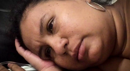 Sandra Andrade cayó en un coche con su bebé a 17 metros de profundidad en un rio, no sabe nadar, clamó a Dios y les salvó la vida
