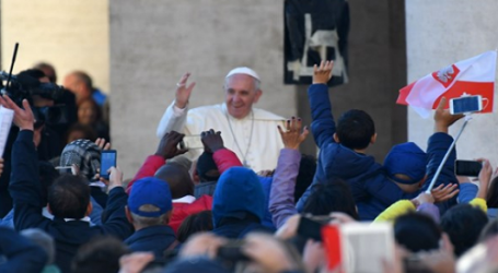 Papa Francisco en la Audiencia Jubilar: «El diálogo permite acoger las exigencias de cada persona; nos coloca delante del otro viéndolo como un don de Dios»