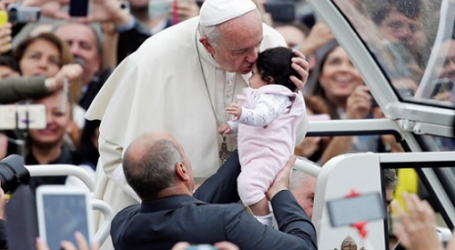 Papa Francisco en la Audiencia General: «Es un deber acoger al hermano que huye de la guerra, el hambre o la violencia para llevarle el abrazo y la misericordia de Dios»