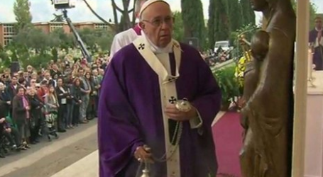 El Papa en la Misa por los fieles difuntos: «La tristeza se une al camino que abrió Jesús, la esperanza de la Resurrección»