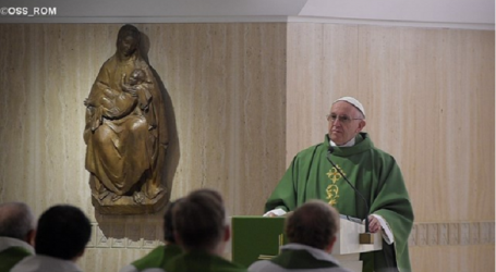 Papa Francisco en homilía en Santa Marta: «Para servir a Dios con libertad hay que rechazar el poder y el doble juego»