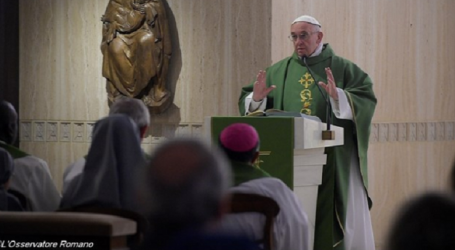 Papa Francisco en homilía en Santa Marta: «No a los cristianos tibios infelices, su tranquilidad engaña»