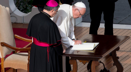 Texto de la Carta Apostólica del Papa Francisco «Misericordia et misera»: Todos los sacerdotes podrán seguir absolviendo el pecado del aborto