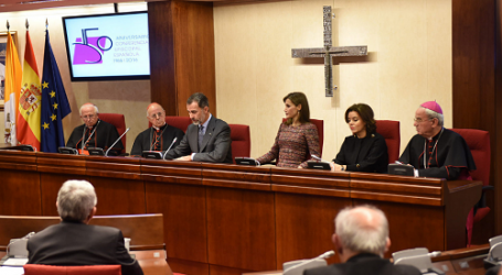 El Rey al visitar la Conferencia Episcopal: «Los españoles debemos reconocer la intensa labor asistencial de la Iglesia»
