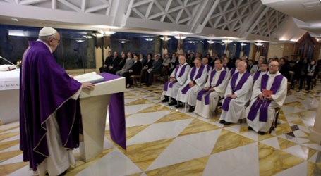 Papa Francisco en homilía en Santa Marta: «Para encontrar a Jesús, debemos ponernos en camino con oración, caridad y alabanza»