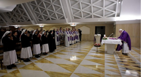 Papa Francisco en homilía en Santa Marta: «Que los cristianos tengan la humildad de los “pequeños” y no “de teatro”»