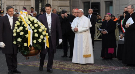 Oración del Papa a la Inmaculada en la Plaza de España: “No vengo solo: traigo conmigo a aquellos que tu Hijo me ha confiado”