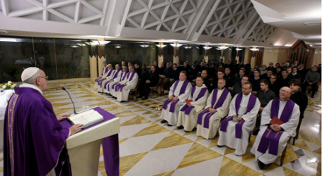 Papa Francisco en homilía en Santa Marta: «Que los sacerdotes sean mediadores del amor de Dios y no intermediarios»