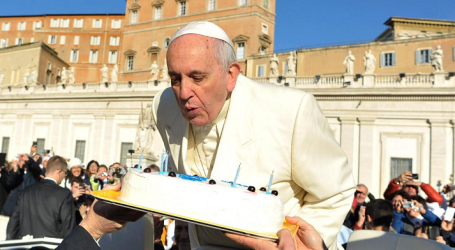 Felicita al Papa Francisco por correo electrónico en su 80 cumpleaños el sábado 17 de diciembre