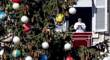 Papa Francisco en el Ángelus: «Dios se acerca para entrar en nuestra vida en Navidad ¿Lo acogemos o lo rechazamos?»