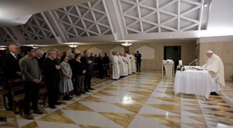 Papa Francisco en homilía en Santa Marta: «Jesús no masifica a la gente, mira a cada uno»