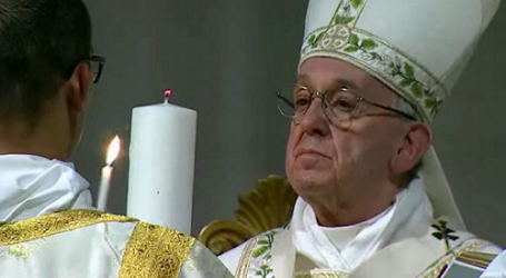 Papa Francisco / En homilía en la Vigilia Pascual: “El Señor está vivo, queriendo resucitar a quienes han sepultado la esperanza y la dignidad”