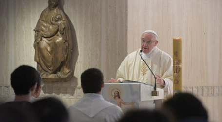 Papa Francisco / En homilía en Santa Marta 8-5-17: «Abrirse a las sorpresas de Dios, discernir y no resistirse al Espíritu Santo»