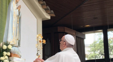 Oración del Papa Francisco en la Capilla de las Apariciones de Fátima: «Unido a mis hermanos, por ti, me consagro a Dios, Oh Virgen del Rosario de Fátima»