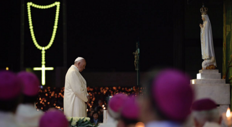Video completo de la Vigila de Oración del Papa Francisco  en Fátima con bendición de velas y rezo del Rosario