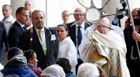Papa Francisco al orar por los enfermos en Fátima: «Decidle a Nuestra Señora, que queréis ofreceros a Dios con todo el corazón»